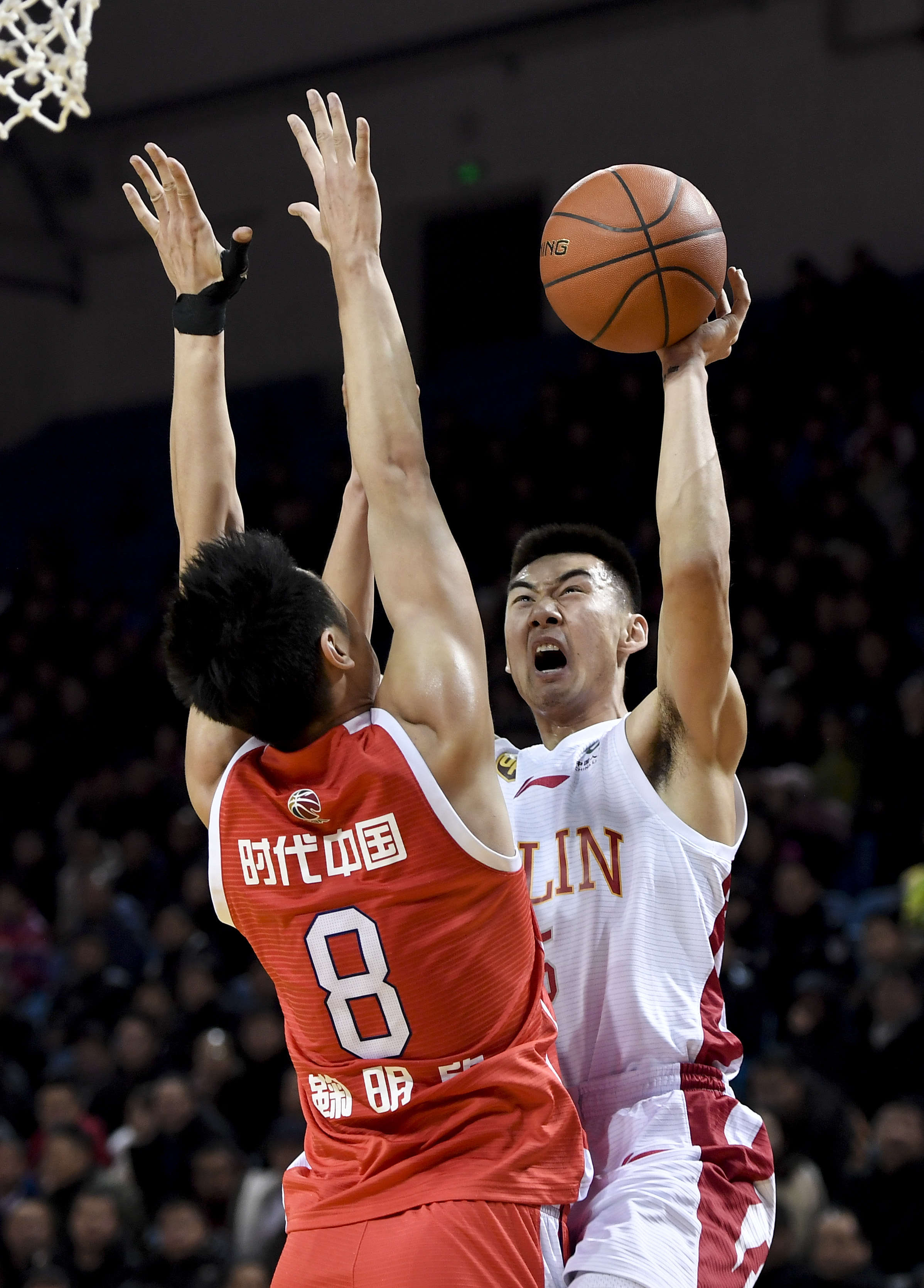 而李铁则以 而李铁则以