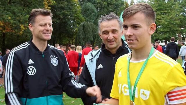 中国足球职 中国足球职